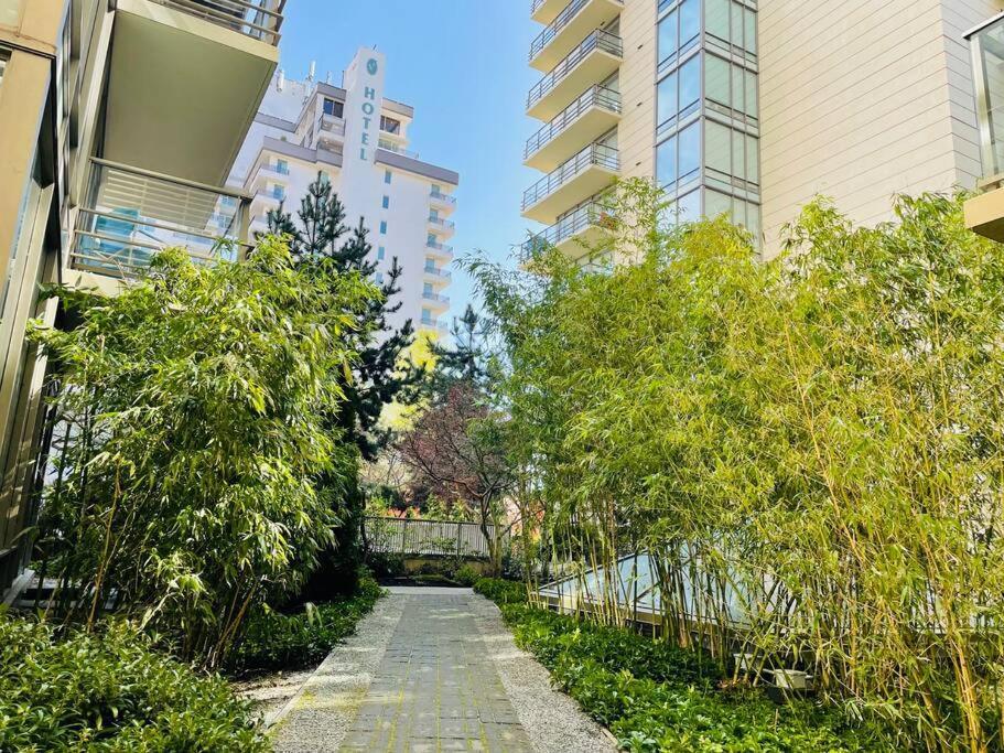 Spacious Downtown 2 Bedroom Condo With Pool And Air Conditioning Victoria Exterior photo