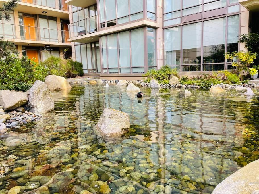 Spacious Downtown 2 Bedroom Condo With Pool And Air Conditioning Victoria Exterior photo